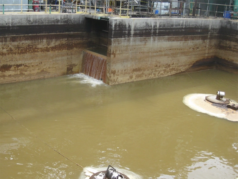 Crust lance cleaned of crust