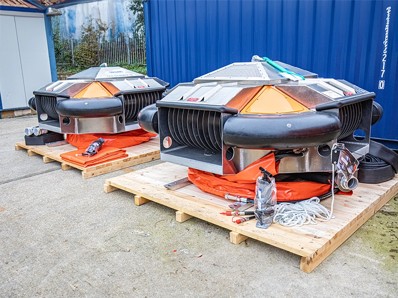 Komara Seaskimmer on pallet